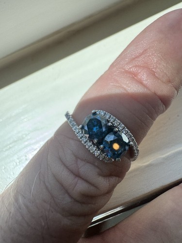 Diamanti blu terra estratti