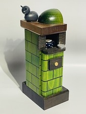 Stufa in legno verde con gatto