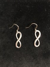 ORECCHINI CON PENDENTE "INFINITO" LUNGHEZZA 3,5 cm CIRCA