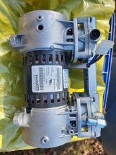 Rietschle Thomas 2505CE38-758 Pompa ad aria per vuoto senza olio 15-20 pollici Hg 30-40 psi