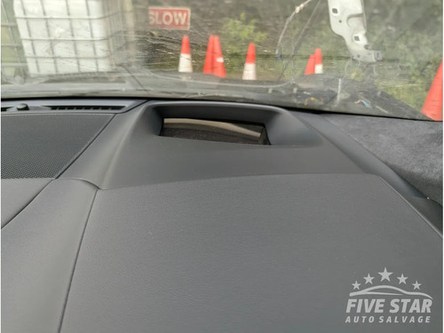 Jaguar pace head - head, display