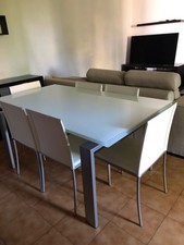 tavolo allungabile buono stato con sedie incluse (o non)