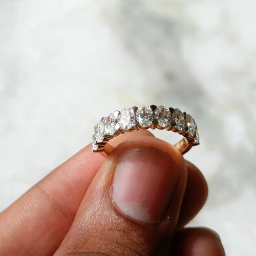 Anello con diamanti coltivati
