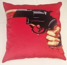 CUSCINO SELETTI TOILETTEPAPER  CON PISTOLA 50X50