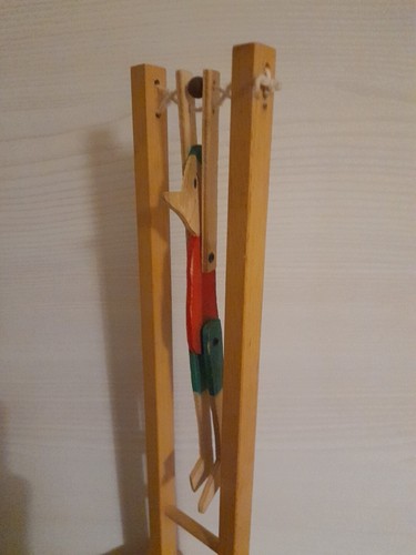 Pinocchio burattino acrobata