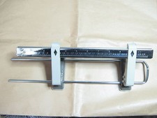 PERFORATRICE PERFORATORE 2 FORI REGOLABILE DISTANZA DI FORATURA grigio beige