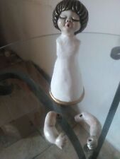 Bambola thun h 16cm. Da mettere il laccetto tra le braccia, segni d'appoggio