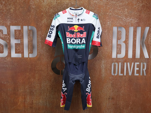 Specialized red bull bora - bull,