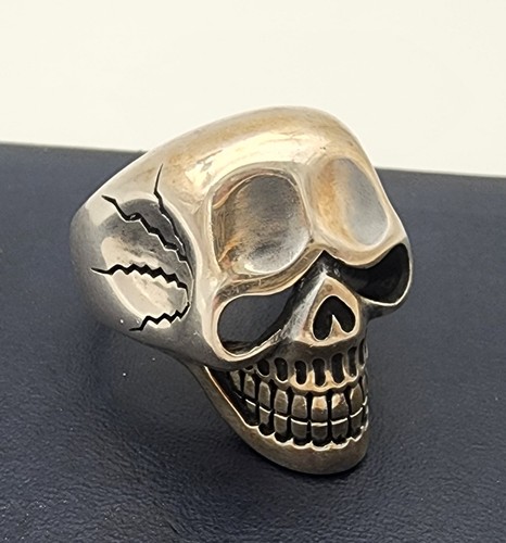 Anello teschio dettagliato