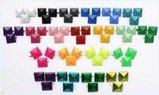 150pz Borchie sfuse a piramide colorati *150pcs COLORED PYRAMID STUDS