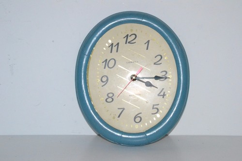 Vecchio orologio elettrico - vecchio,