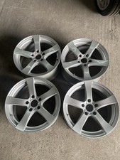 4 cerchi in lega discreti BMW