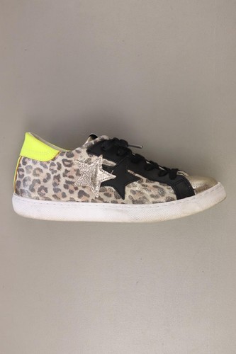 Sneakers second life fashion - second,