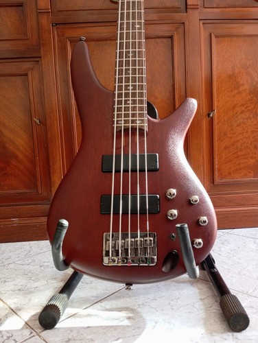 Basso elettrico - , e