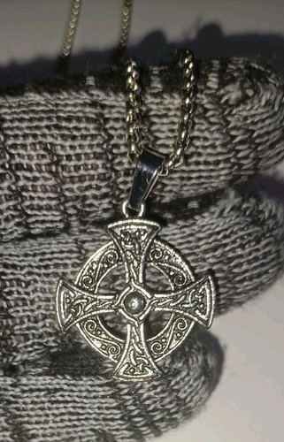 Collana con ciondolo croce - con, a