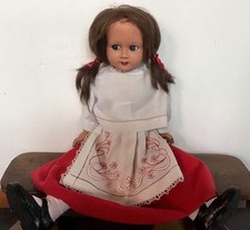 Bambola in bachelite, senza marca, probabile made in Italy. Alta 62 cm. 