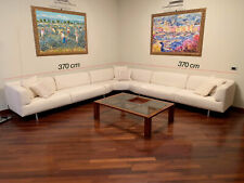 Divano angolare MET di Cassina in tessuto bianco completamente sfoderabile