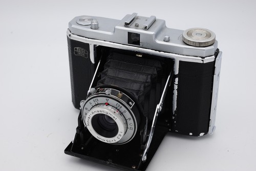Macchina fotografica - , a