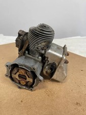 Tagliasiepi a benzina Kawasaki KHD600A. Motore nudo