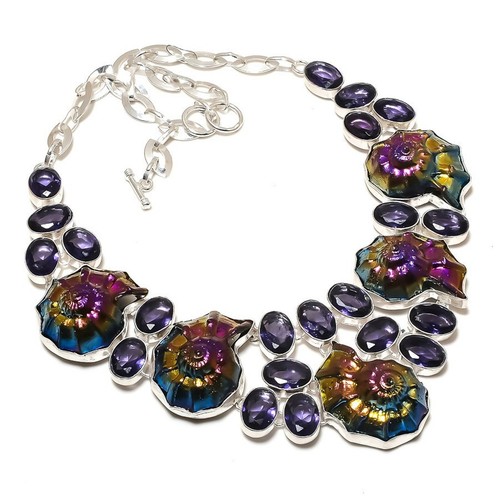 Collana con pietre preziose