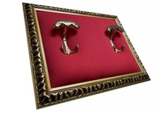 Appendiabiti Da Parete Con Cornice Oro Tessuto Imbottito Rosso 2 Ganci Oro