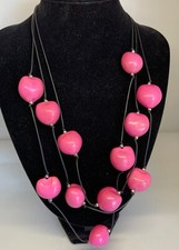collana multifilo semi Kukuy rosa su cordino caucciù. Chiusura magnetica