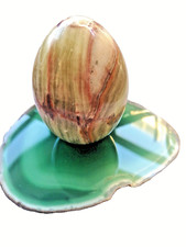 uovo  vintage in onice, su  agata. Perfetta combinazione  energia e benessere!