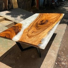 Tavolo epossidico ordine