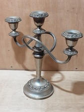 Un candelabro da tavolo