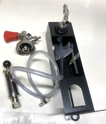 Rubinetto accoppiatore fusto