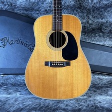 Martin D-28 con custodia