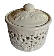 Portagioie in Ceramica Bianco Avorio con Coperchio Traforato in Rilievo