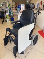 CARROZZINA POLIFUNZIONALE BASCULANTE CON RUOTE DA TRANSITO