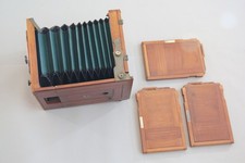 Antica macchina fotografica in