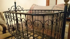 Culla per Bambini Artigianale in Ferro Battuto Stile Siciliano Nera da Decorare.