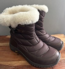 Stivali da neve UGG Vibram in pelle pelosa marrone da donna taglia 7 in ottime condizioni