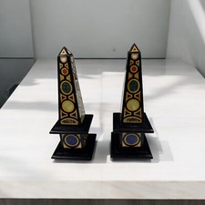 Coppia di obelischi in marmo