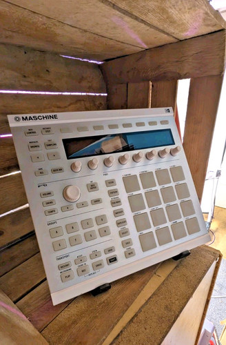 Native instruments machine - instruments,