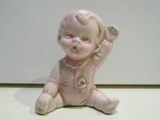 vecchia BAMBINA SOPRAMMOBILE ROSA con ciuccio bambolotto in ceramica vintage di