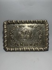 Vassoio In Metallo Argentato Lavorato A Sbalzo Con Putti