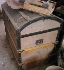 ANTICO BAULE IN LEGNO FINE