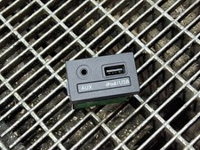 Hyundai i40 2012 - porta, usb