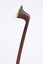 Arco per violoncello montato