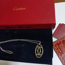 Collana con ciondolo ovale