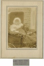 Carino Bambino IN Passeggino