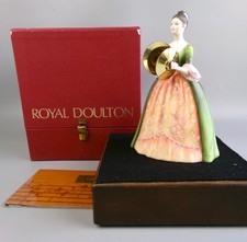 Figurina Royal Doulton Lady Musicisti PIATTI HN2699. Bone china. Vintage 1973. 7,5"