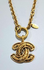 Collana CHANEL trapuntata con