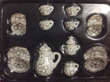 Set Di Porcellane In Miniature