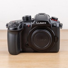 Panasonic lumix gh5 solo - ii,