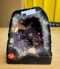 Stunning amethyst geode cave - stunning,